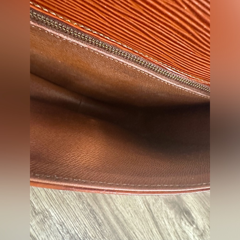Louis Vuitton Red Leather Crossbody Bag - Picture 6 of 8